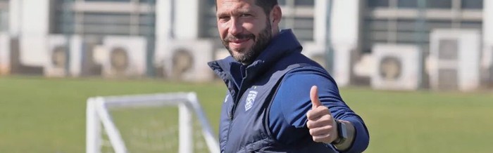 博鱼电竞官方app-三镇主帅莫拉：我是梦想家，更是实干家|足球|亚洲|昆明|武汉三镇|球队_新浪体育_新浪新闻