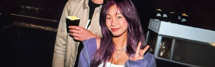 博鱼电竞-评论区炸了！美女网红晒与克莱合影 本人疑对后者分手风波不知情