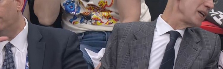 博鱼电竞官方网站-NBA总裁亚当·萧华现身猛龙主场 观战骑士VS猛龙的G4
