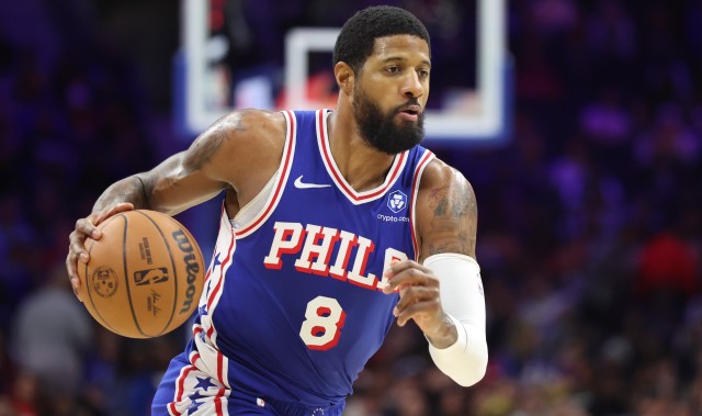 博鱼电竞-都没站稳！乔治进攻犯规 76人挑战成功&amp;改米切尔阻挡