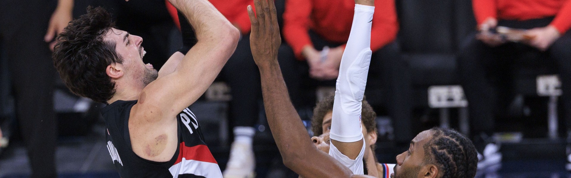 博鱼电竞官方网站-快船本赛季对阵开拓者2-1 赛季倒数第二场双方还要打一场卡位战