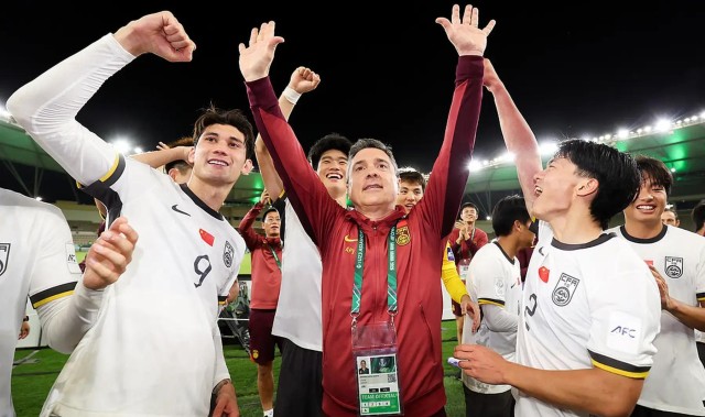 博鱼电竞官方网站-铁血防守+铁腕管理，安东尼奥成功靠子弟兵，杨科失败因不够务实