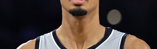 博鱼电竞-亚历山大34+5+5被批胜之不武，文班亚马历史第二人，雷霆复仇马刺