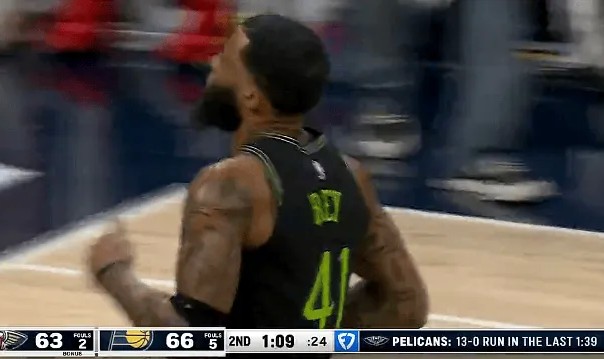 博鱼电竞官网-萨迪克-贝三分命中，鹈鹕落后15分后打出一波13-0步行者叫停